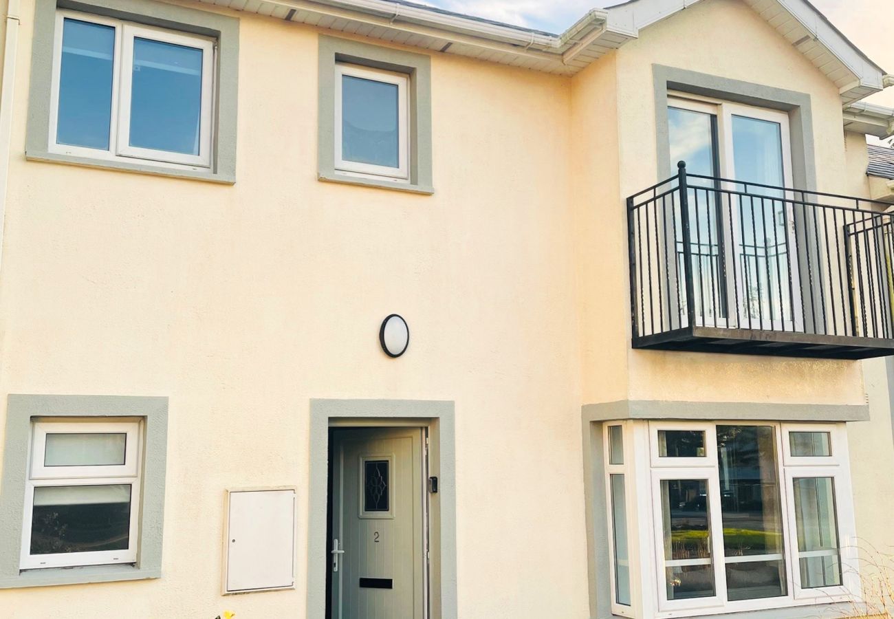 Seacliff Holiday Home No. 2, Dunmore East, County Waterford. Exterior with balcony. 