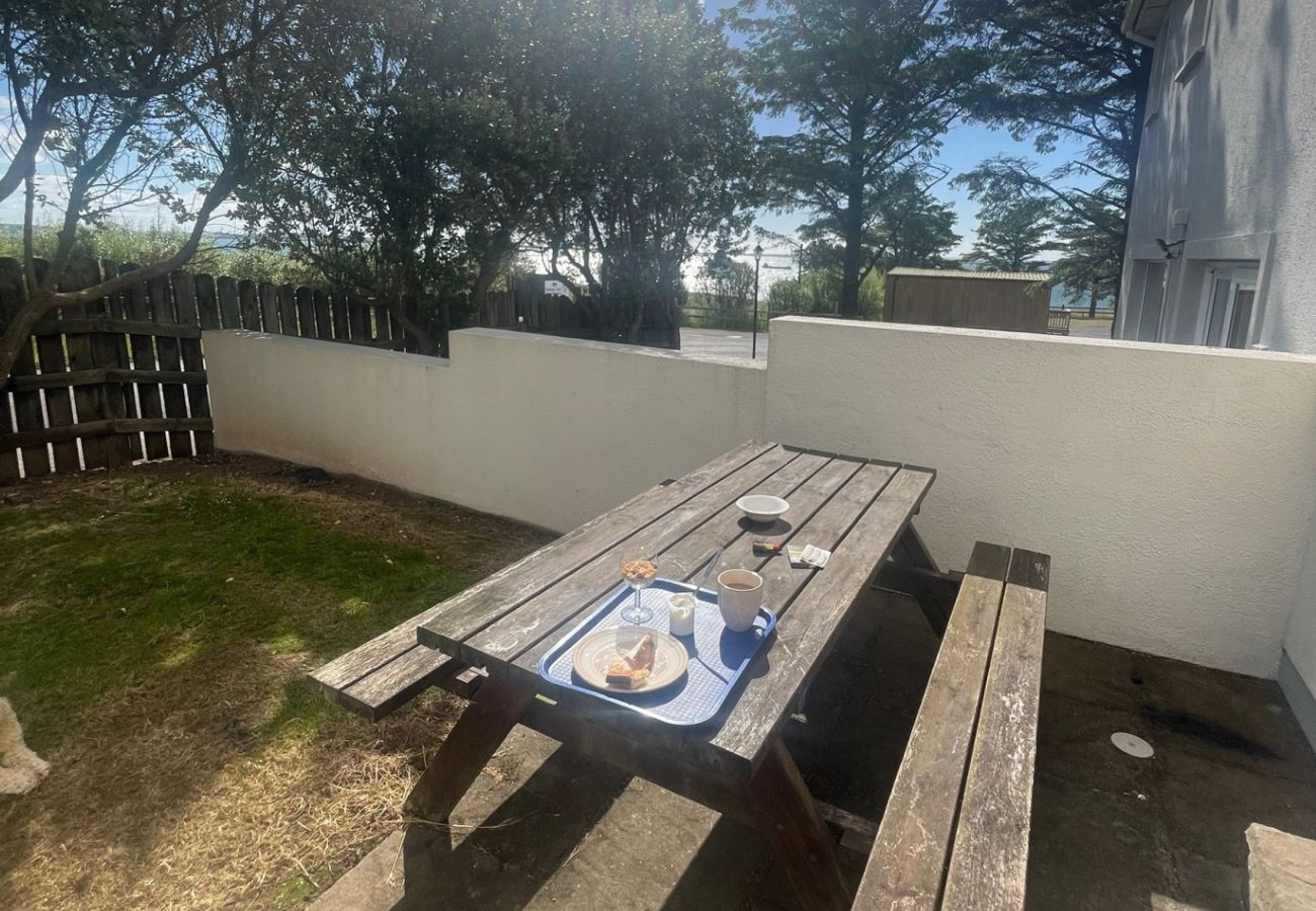 Seacliff Holiday Home No. 2, Dunmore East, County Waterford. Sunny patio with dining table, private. Views, small lawn. 