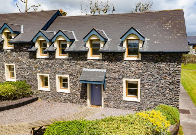 Dingle Courtyard Cottages, Pretty Self Catering Holiday Cottages in Dingle, County Kerry