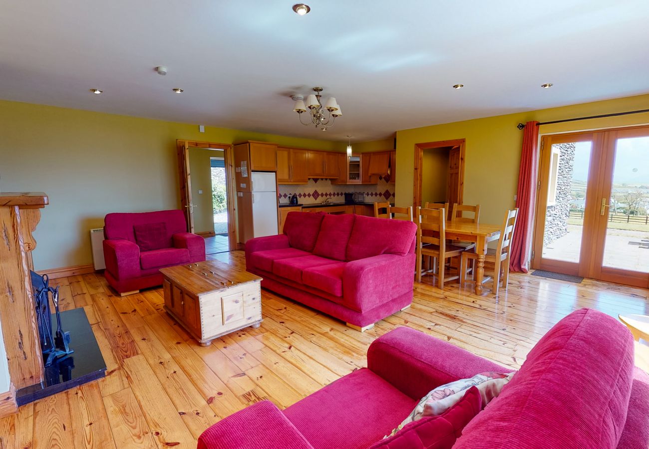 Dingle Courtyard Cottages, Pretty Self Catering Holiday Cottages in Dingle, County Kerry 