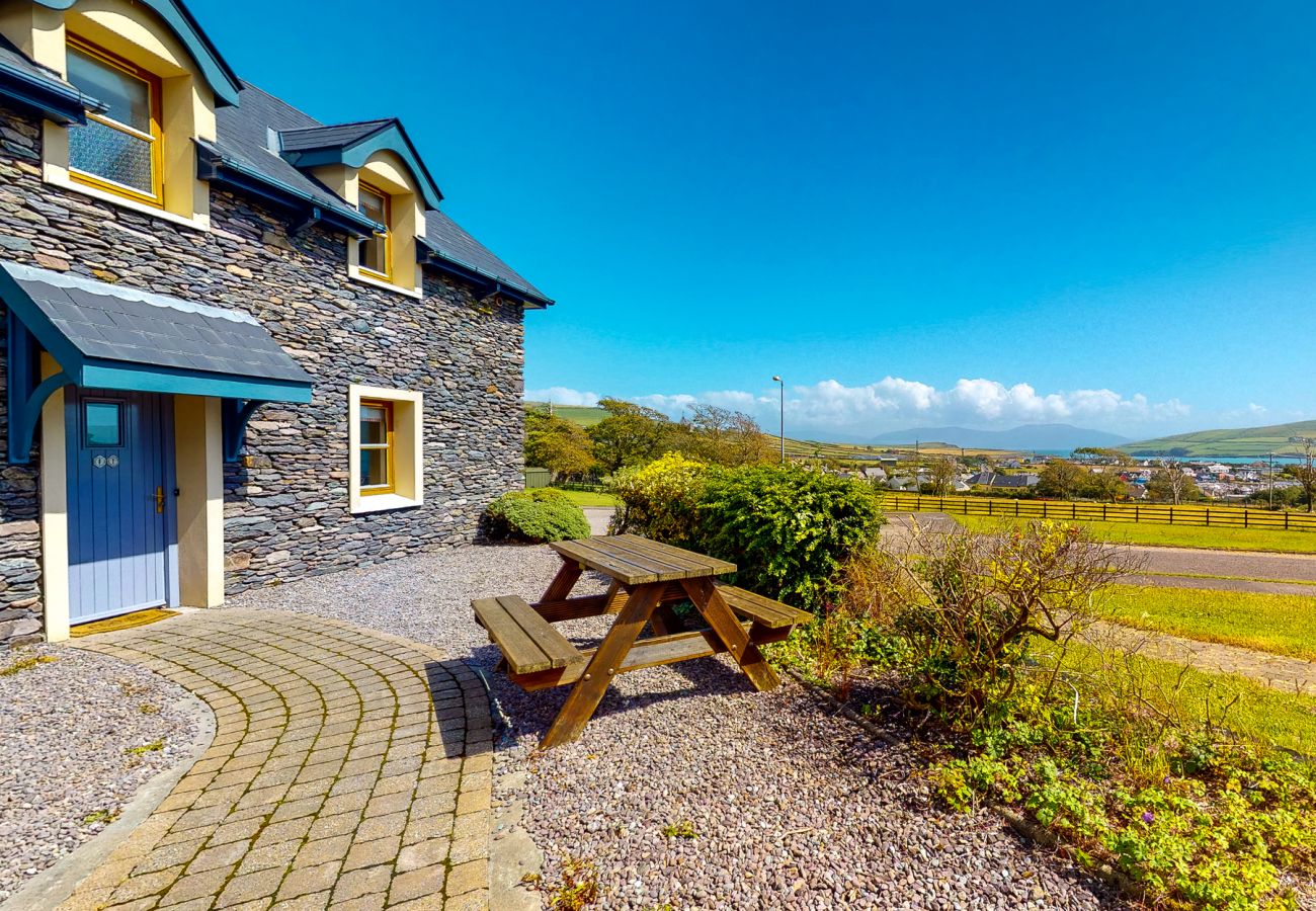 Dingle Courtyard Cottages, Pretty Self Catering Holiday Cottages in Dingle, County Kerry