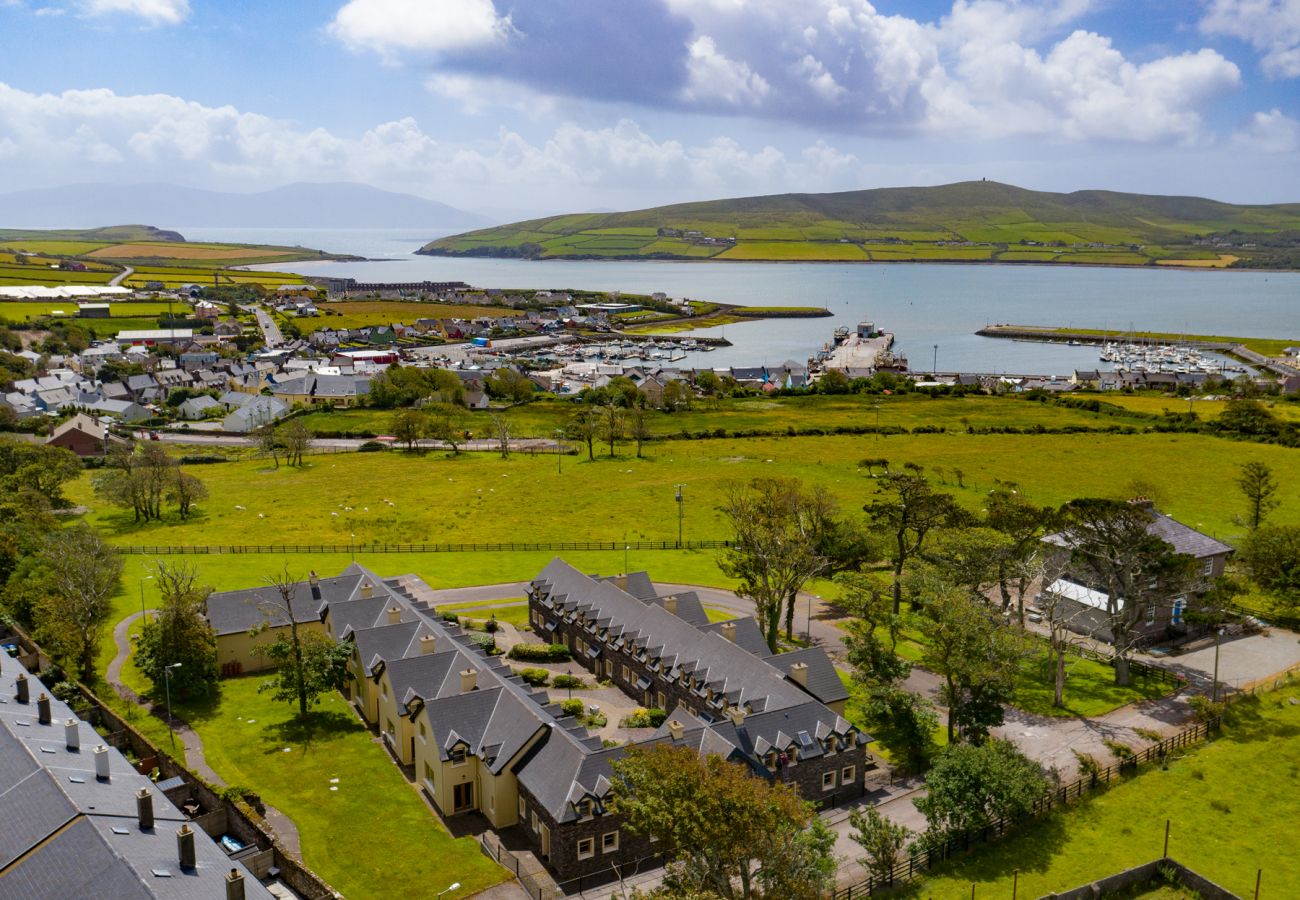 Dingle Courtyard Cottages, Pretty Self Catering Holiday Cottages in Dingle, County Kerry 