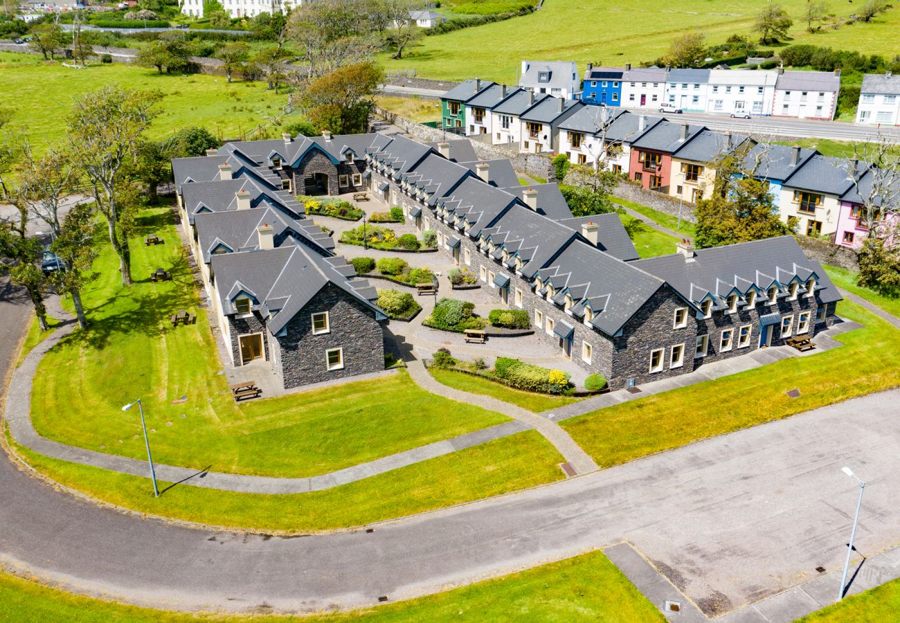 Dingle Courtyard Cottages, Pretty Self Catering Holiday Cottages in Dingle, County Kerry 