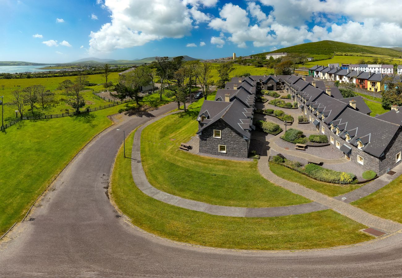 Dingle Courtyard Cottages, Pretty Self Catering Holiday Cottages in Dingle, County Kerry 