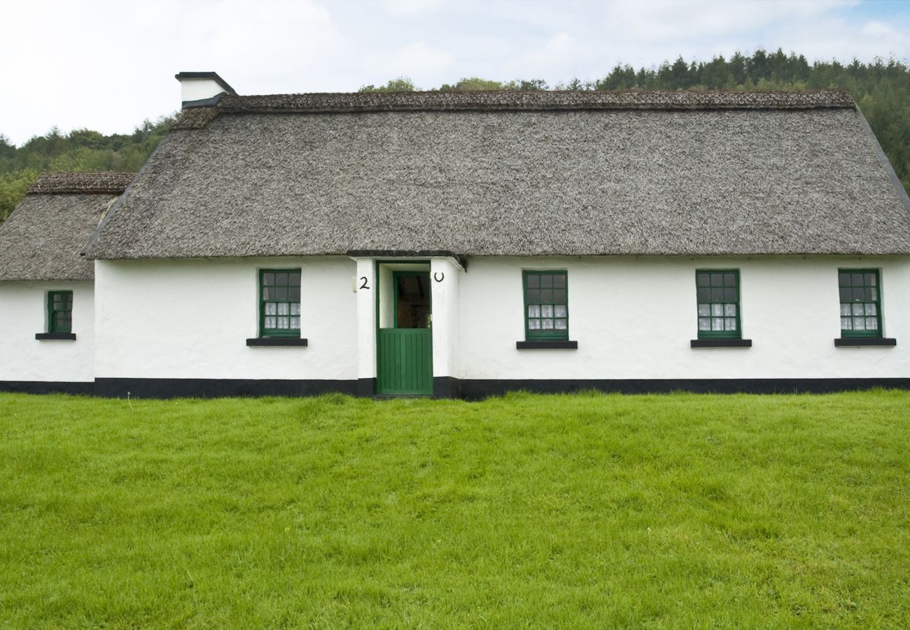 Corofin Lake Cottages (4 Bed), Traditional Holiday Cottages Available Near the Burren in County Clare 