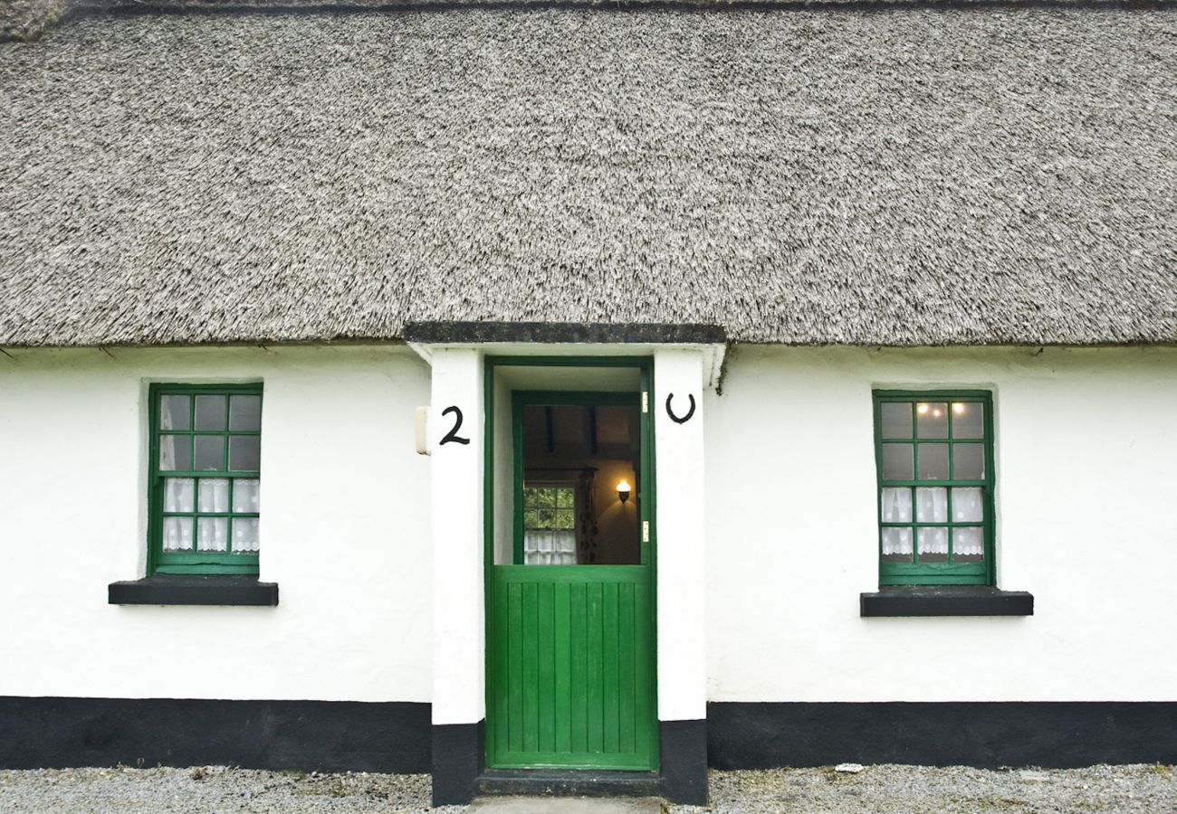 Corofin Lake Cottages (4 Bed), Traditional Holiday Cottages Available Near the Burren in County Clare 