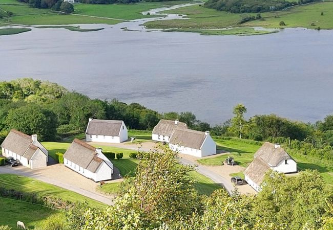 Corofin Lake Cottages (3 Bed), Traditional Holiday Cottages Available Near the Burren in County Clare 