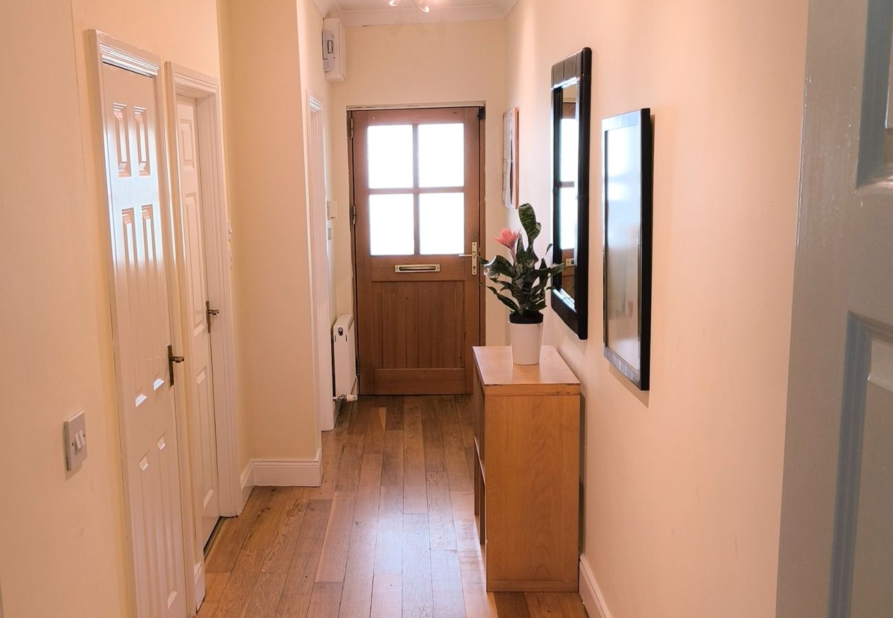 House in Swords - Heyward Mews Holiday Homes (Sleeps 5)