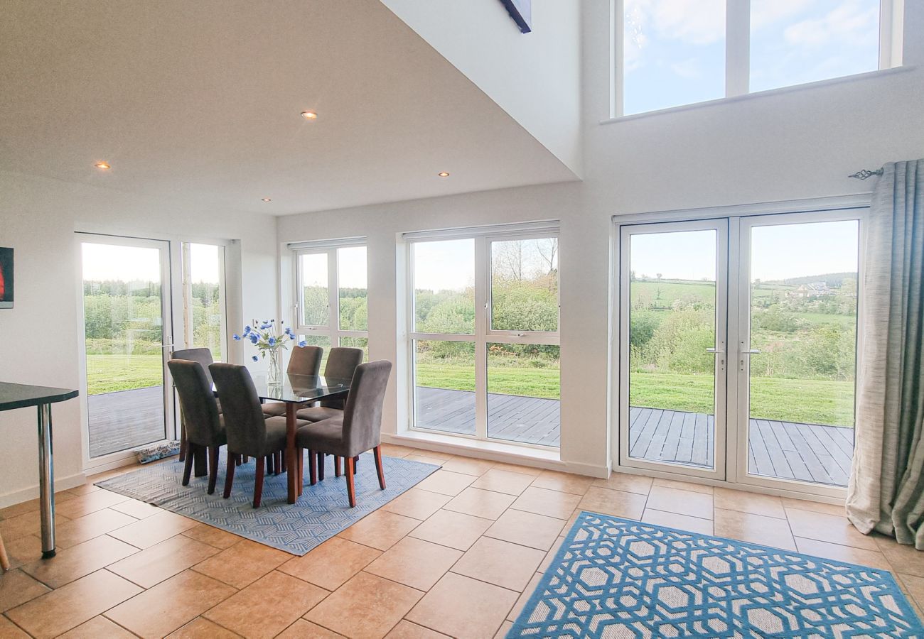 Riverrun Holiday Home No 15. Bright Kitchen/diner stunning views to garden from large windows. 