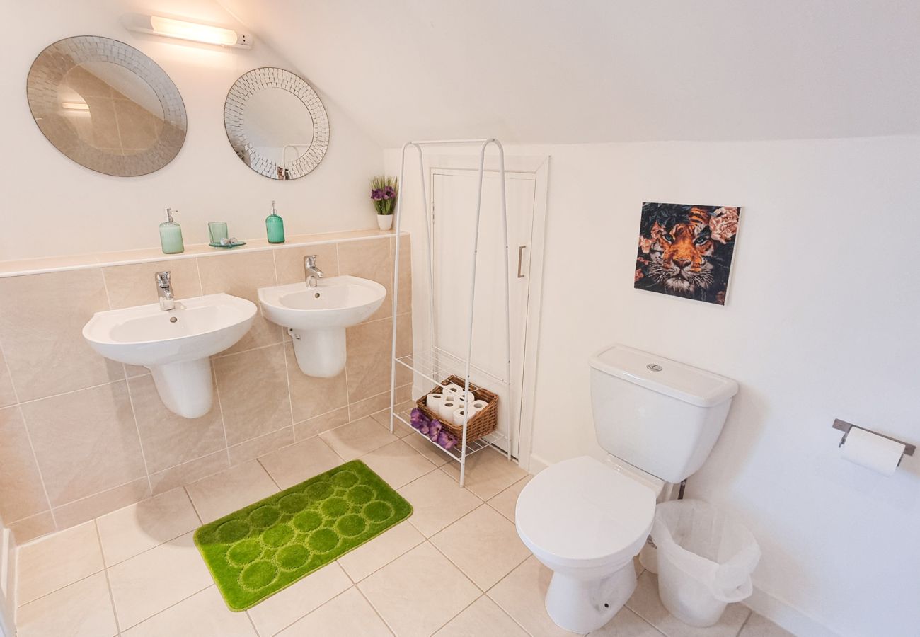 Riverrun Holiday Home No 15.  Bathroom, double sinks, bright modern clean.