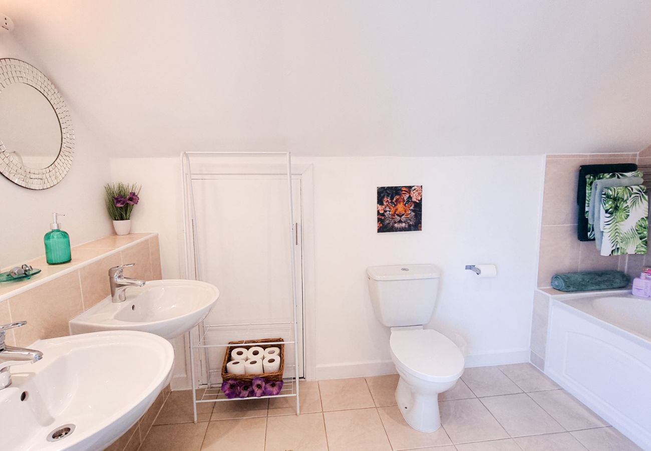 Riverrun Holiday Home No 15.  Bathroom, double sinks, bath, bright modern clean.