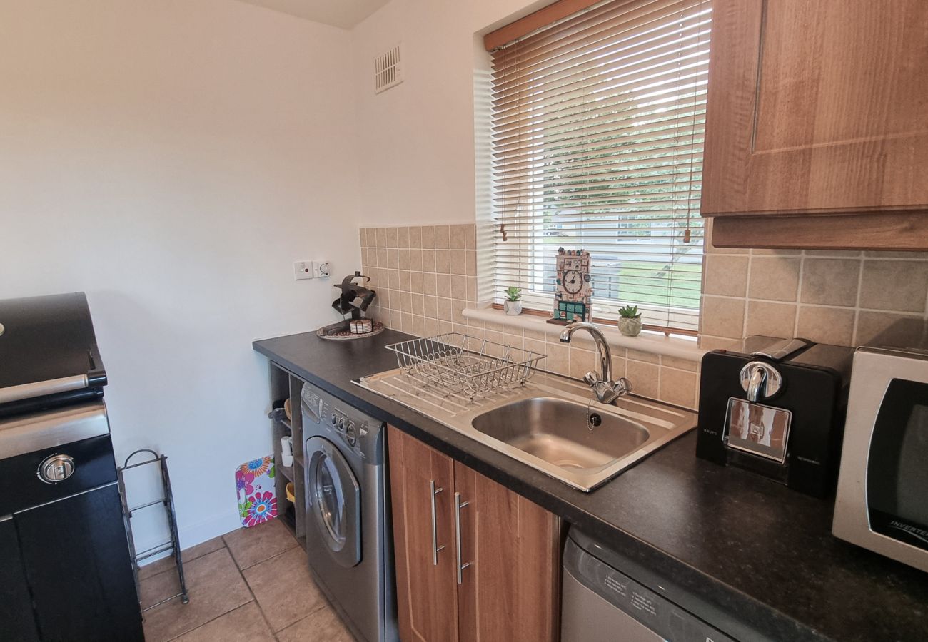 Riverrun Holiday Home No 15.  Utility Room, sink, microwave and BBQ. 