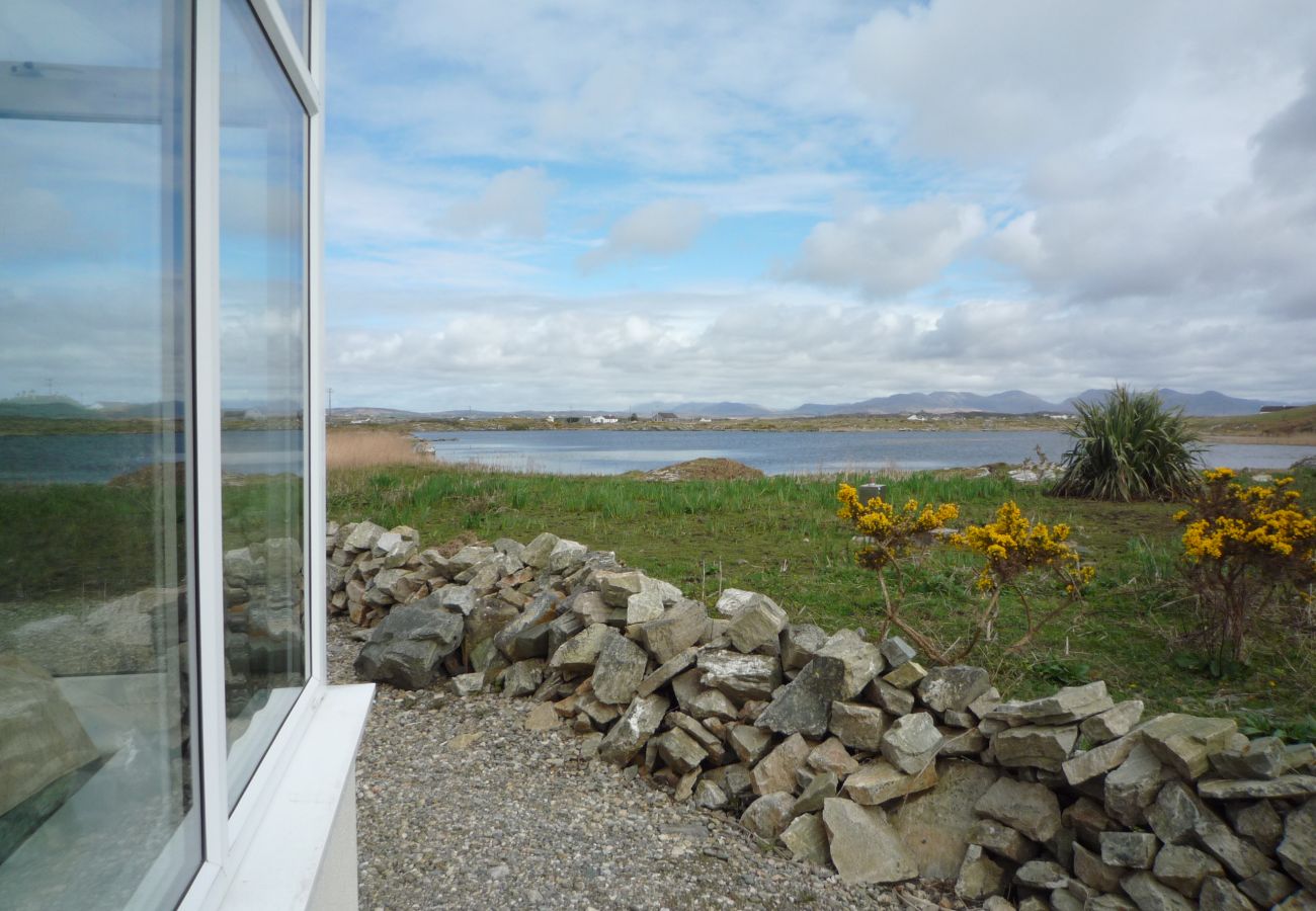 No. 5 Ballyconneely, A Self Catering Holiday Home in Ballyconneely, County Galway