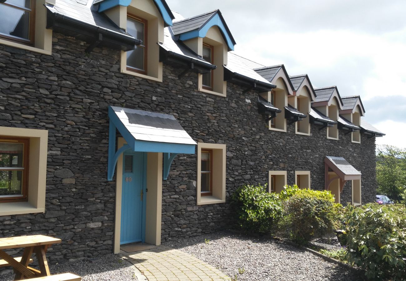 Dingle Courtyard Cottages, Pretty Self Catering Holiday Cottages in Dingle, County Kerry 