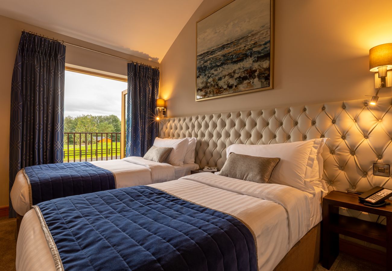 Johnstown Estate Holiday Lodges. Self catering lodge Co Meath. Two single beds, luxury room. 