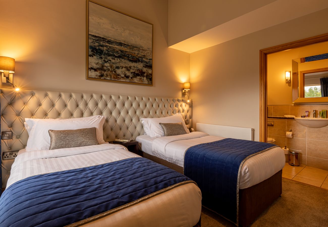 Johnstown Estate Holiday Lodges. Co Meath. Two single beds, en suite. Luxury modern comfortable. 