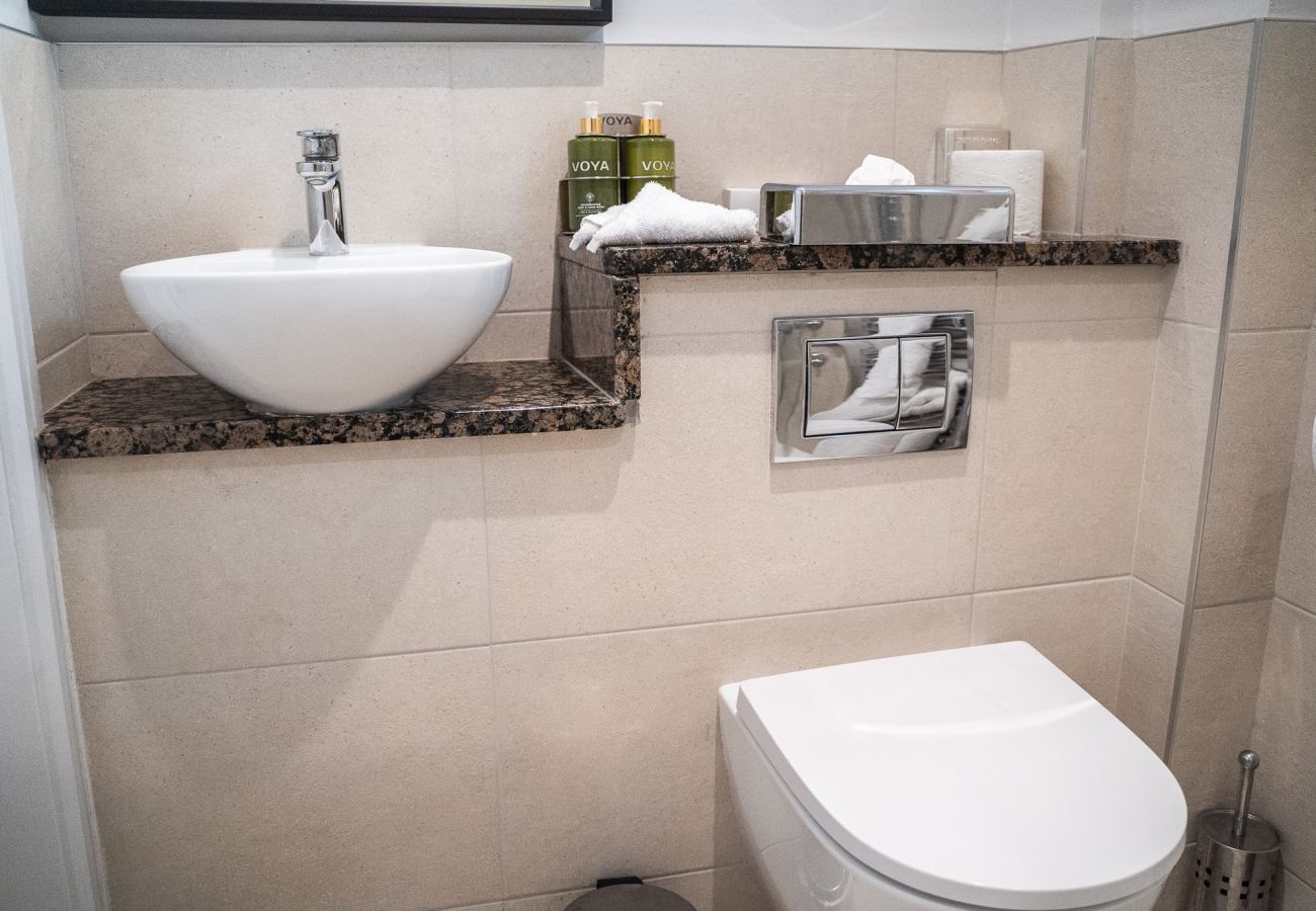 Johnstown Estate Holiday Lodges. Co Meath. Luxury bathroom, sink and wc.