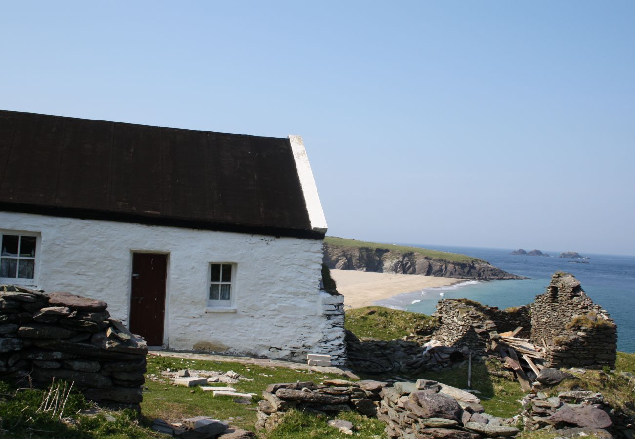 Fairfield Holiday Home, Dingle Co Kerry. Ventry beach, rugged coast, atlantic ocean.