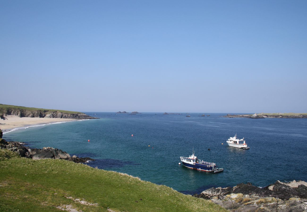 Fairfield Holiday Home, Dingle Co Kerry. Coastal walks, Atlantic sea. Dingle Harbor and beaches.