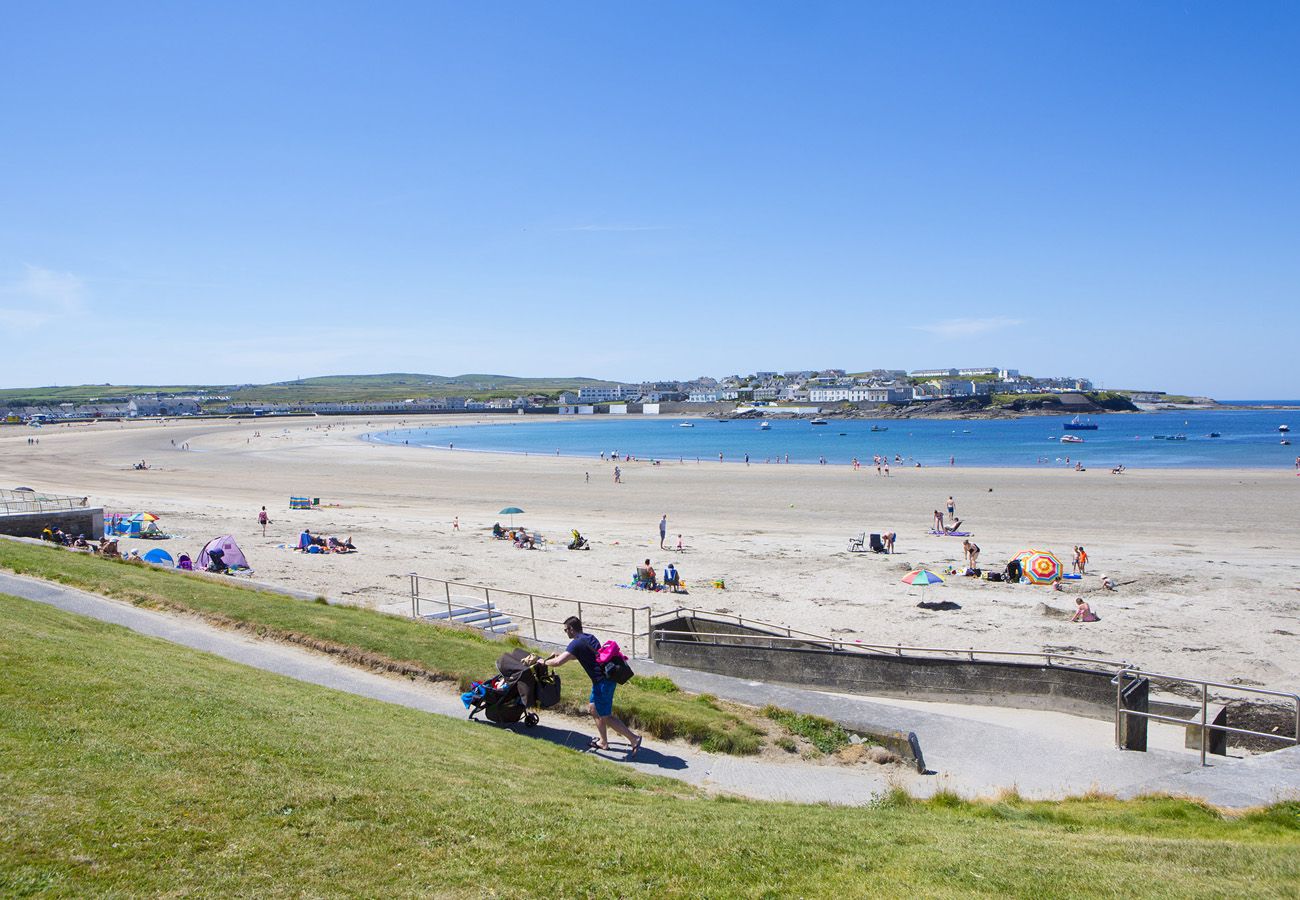 Kilkee Strand, Kilkee, County Clare, Ireland. Kilkee Holiday Homes. Safe bathing, wheelchair and buggy access. 