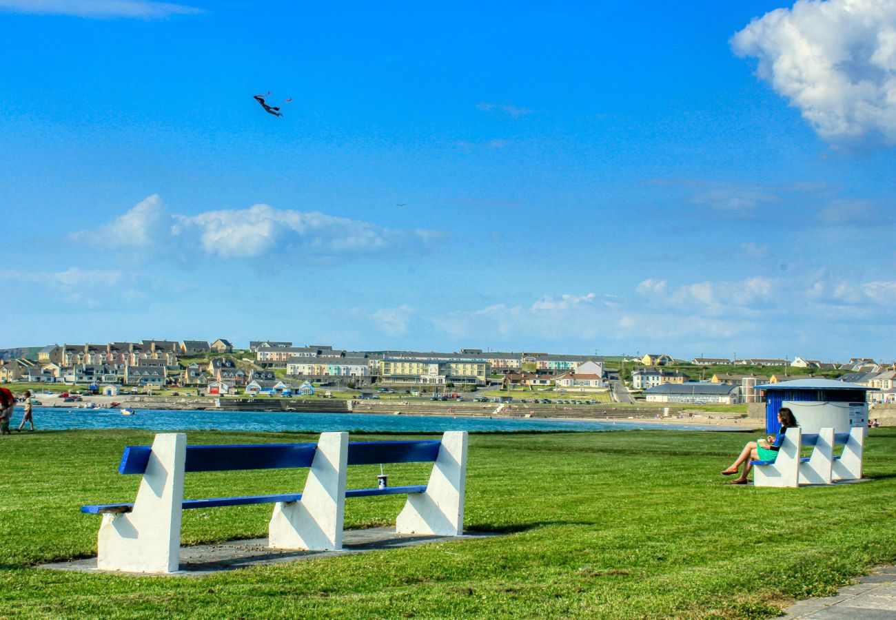 Kilkee Holiday Homes, Seaside Holiday Accommodation, Kilkee, County Clare, Ireland. Seating at beach with picnic area.