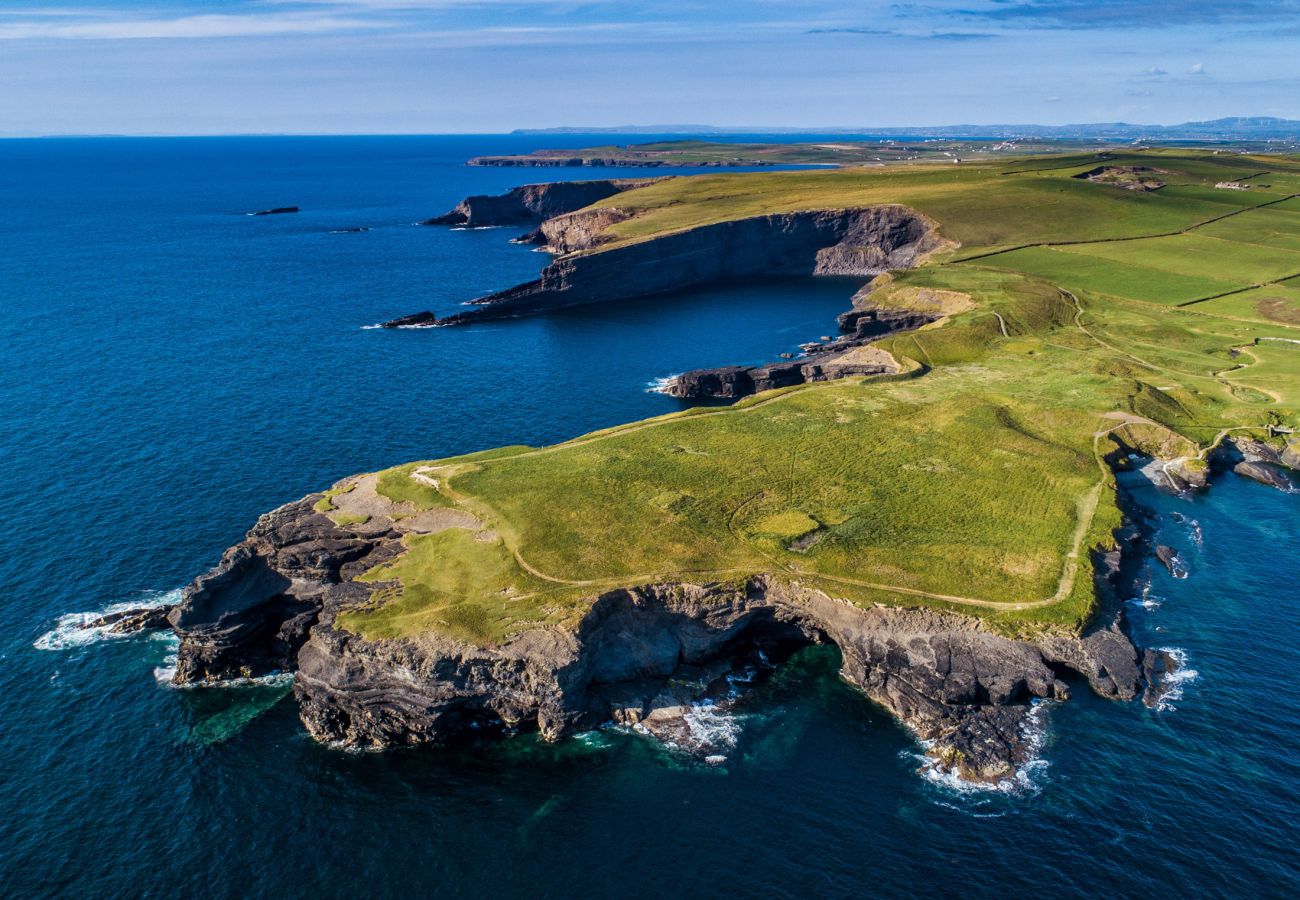 Kilkee Holiday Homes. Kilkee Co Clare. Stunning cliff walks, wild atlantic sea views.