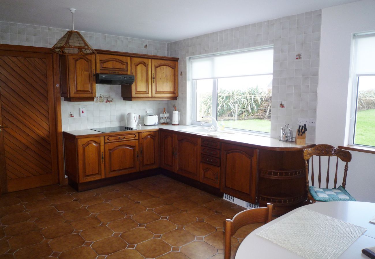 Spacious and Bright Spanish Point El Martins Holiday Home, Milltown Malbay, County Clare