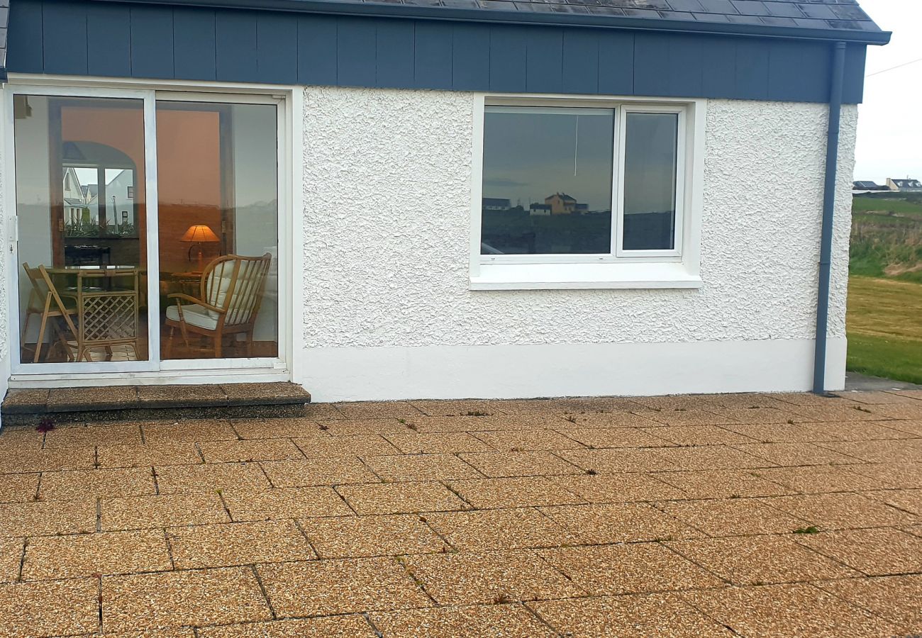 Spacious and Bright Spanish Point El Martins Holiday Home, Milltown Malbay, County Clare