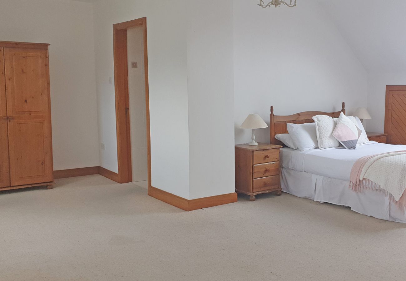 Spacious and Bright Spanish Point El Martins Holiday Home, Milltown Malbay, County Clare