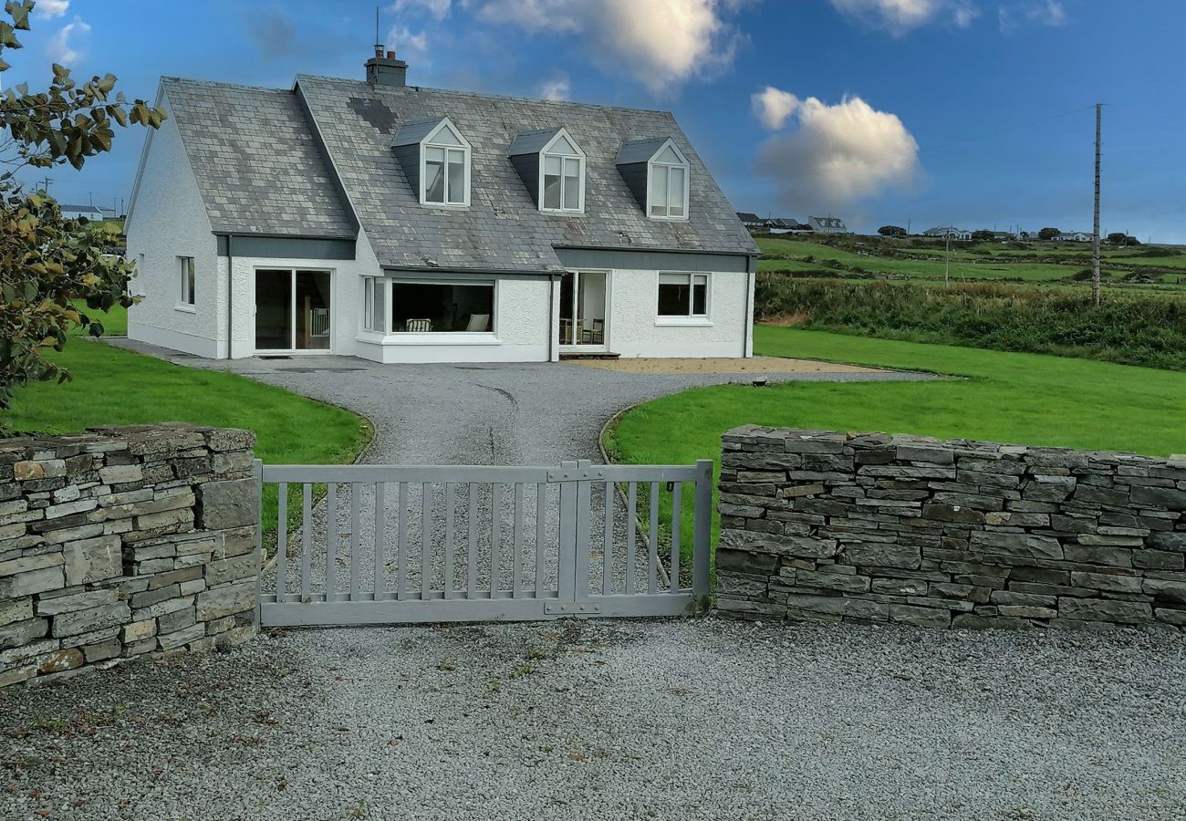 Exterior of Spanish Point El Martins Holiday Home in Miltown Malbay