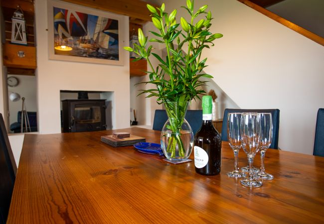 Stone Cottage Holiday Home, Sustainable Seaside Self-Catering Green Holiday Home Available in Ballinskelligs, County Kerry 