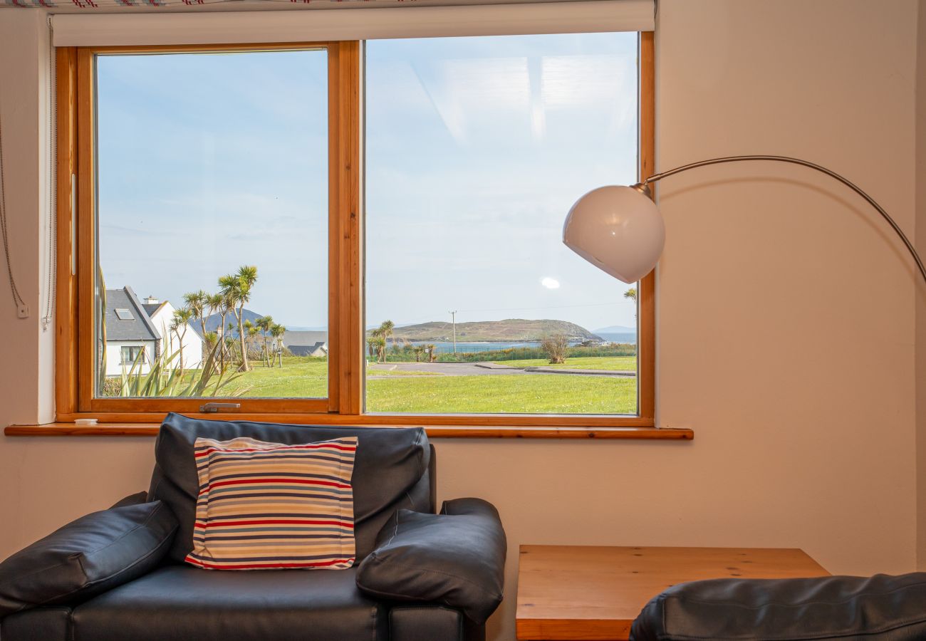 Stone Cottage Holiday Home, Sustainable Seaside Self-Catering Green Holiday Home Available in Ballinskelligs, County Kerry 