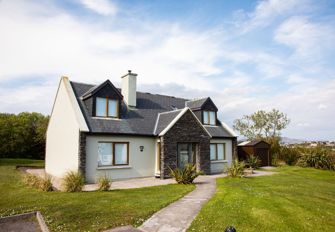 Stone Cottage Holiday Home, Sustainable Seaside Self-Catering Green Holiday Home Available in Ballinskelligs, County Kerry 