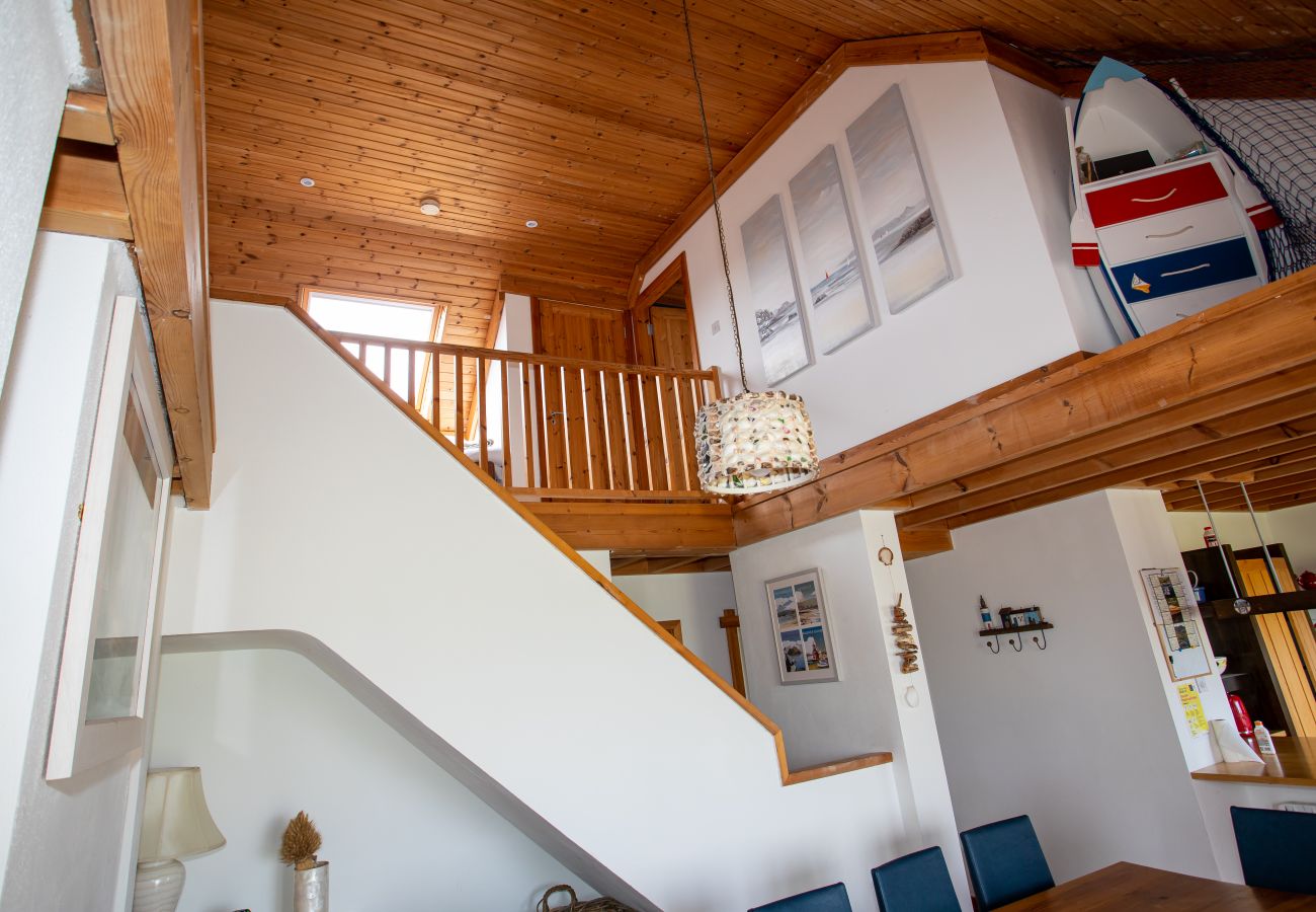 Stone Cottage Holiday Home, Sustainable Seaside Self-Catering Green Holiday Home Available in Ballinskelligs, County Kerry 