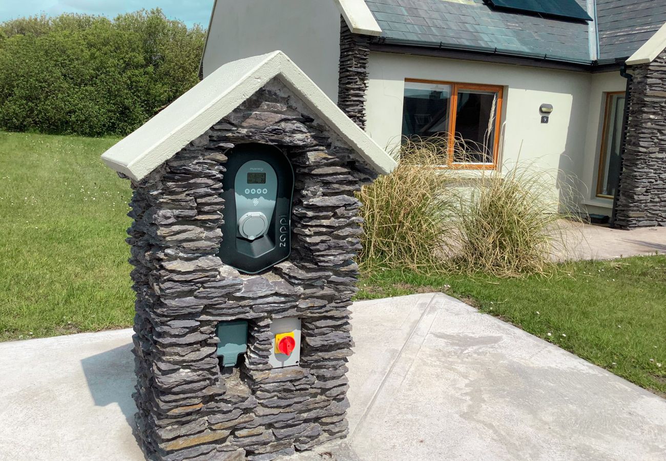 Stone Cottage Holiday Home, Sustainable Seaside Self-Catering Green Holiday Home Available in Ballinskelligs, County Kerry 