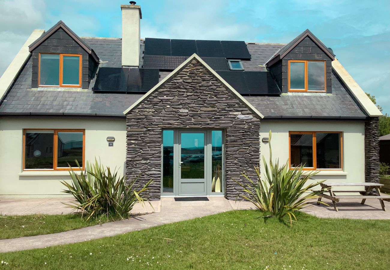 Stone Cottage Holiday Home, Sustainable Seaside Self-Catering Green Holiday Home Available in Ballinskelligs, County Kerry 