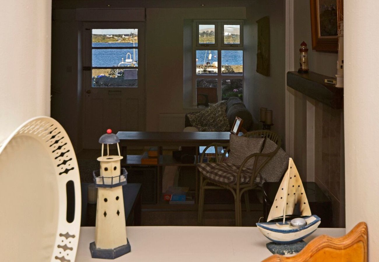 Sandy Heels Holiday Cottage, Harbour View Holiday Accommodation Available in Roundstone, County Galway, Ireland 