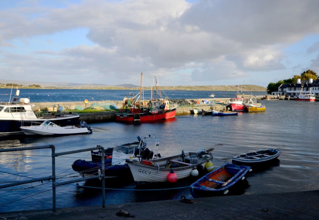 Sandy Heels Holiday Cottage, Harbour View Holiday Accommodation Available in Roundstone, County Galway, Ireland 