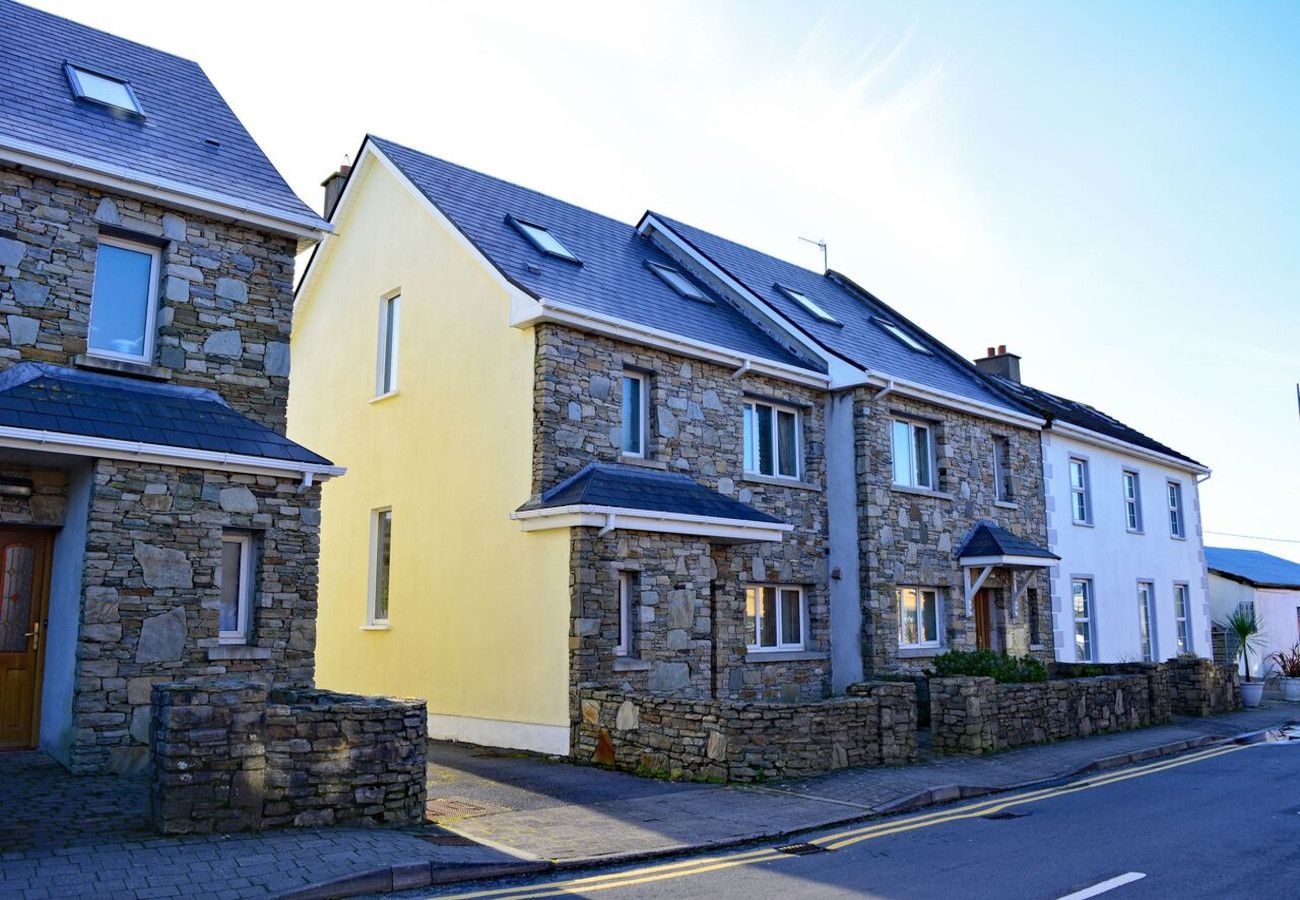 Cleggan Harbour Holiday Home No. 1, Coastal Holiday Accommodation in Cleggan, Connemara, County Galway