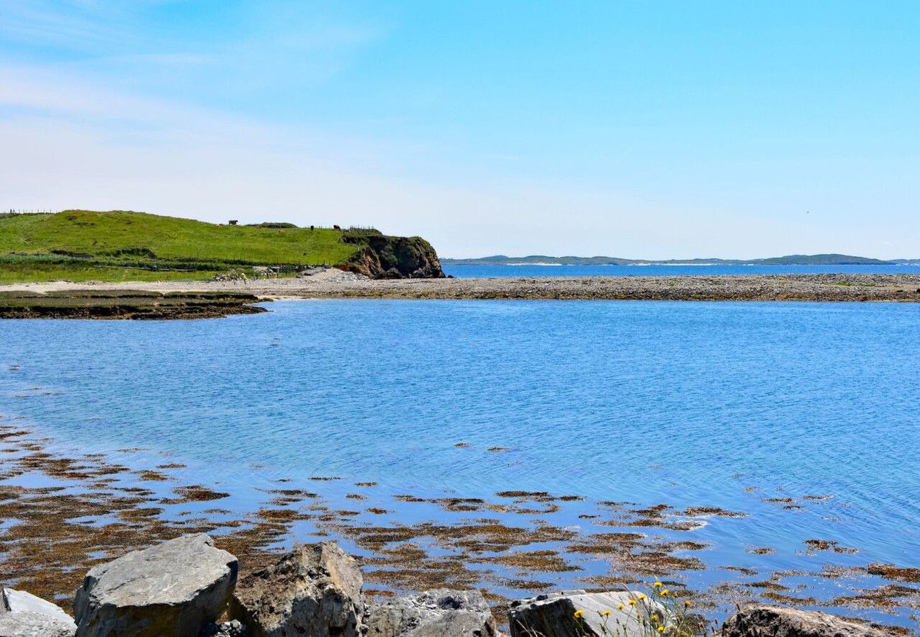 Clifden Sky Road Holiday Cottage, Coastal Holiday Accommodation Available near Clifden in Connemara, County Galway 