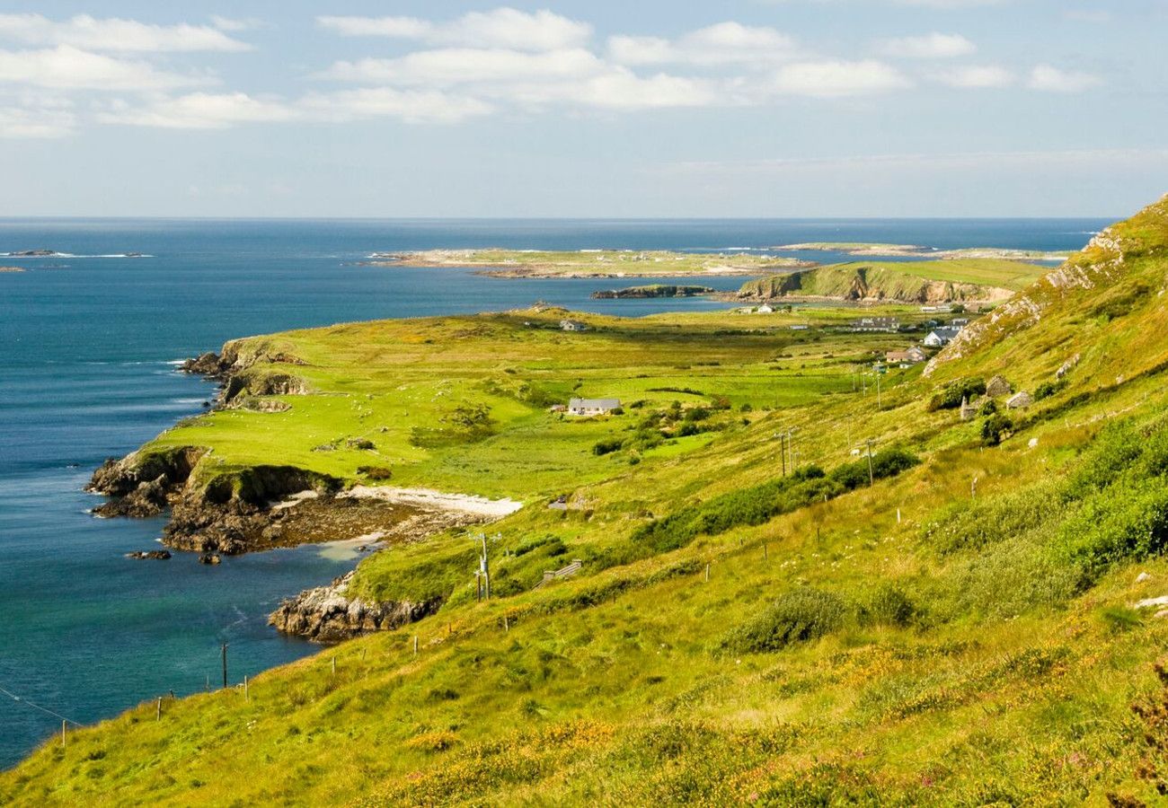 Clifden Sky Road Holiday Cottage, Coastal Holiday Accommodation Available near Clifden in Connemara, County Galway