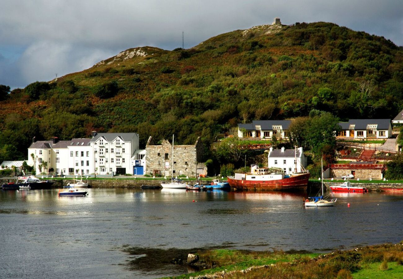 Clifden Sky Road Holiday Cottage, Coastal Holiday Accommodation Available near Clifden in Connemara, County Galway 