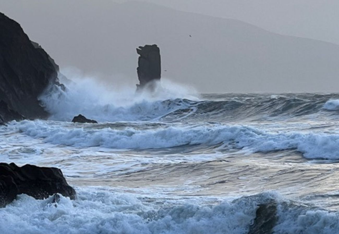Dingle Bay View Holiday Home. Short distance to the ocean. 