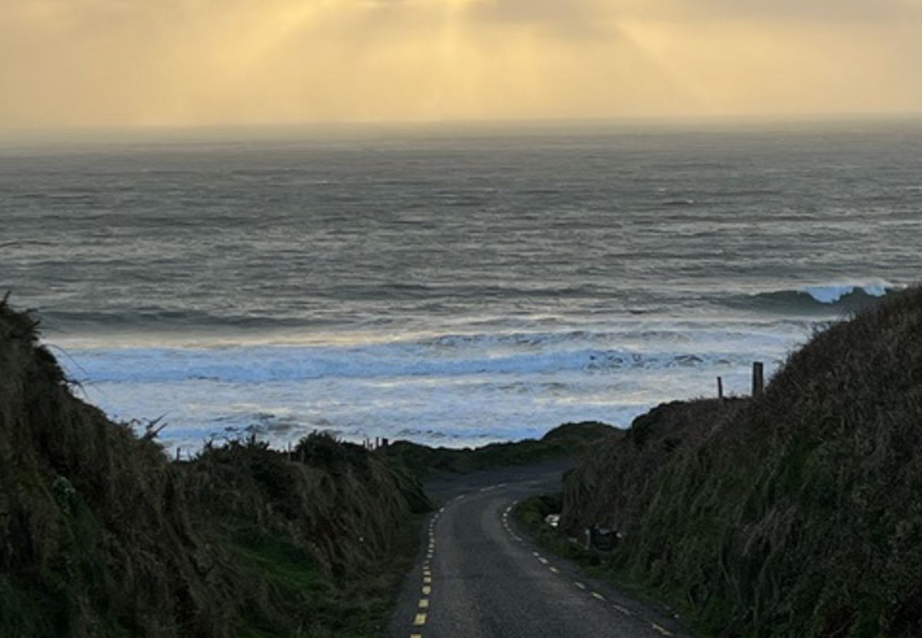 Dingle Bay View Holiday Home. Short distance to the ocean. 