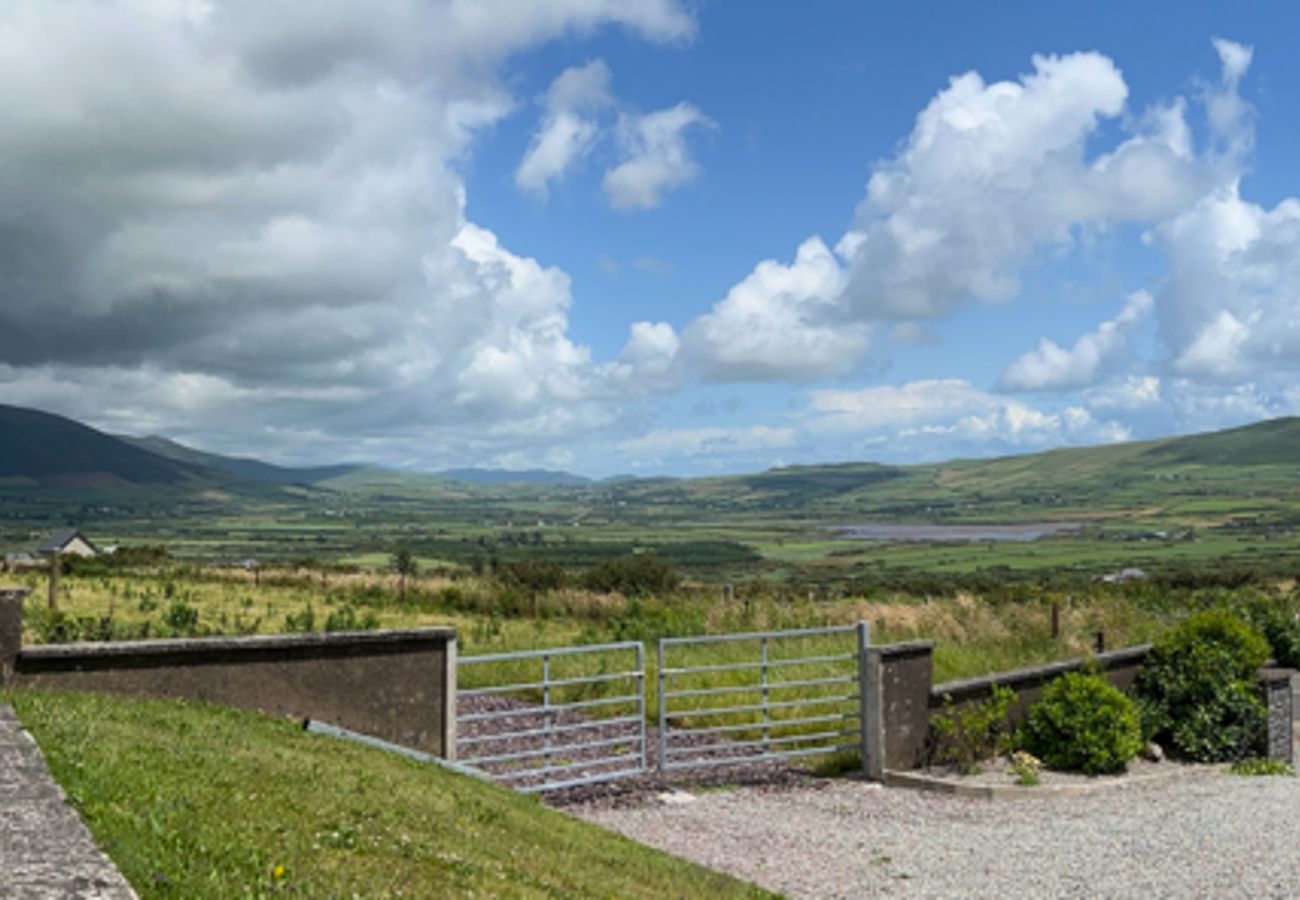 Dingle Bay View Holiday Home. Stunning Views of Atlantic Ocean and Slieve Mish Mountains