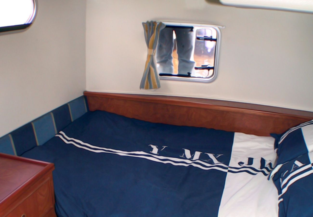 Boating holiday in Northern Ireland Manor Marine Noble Captain 6/8 Berth Lough Erne Co. Fermanagh 	