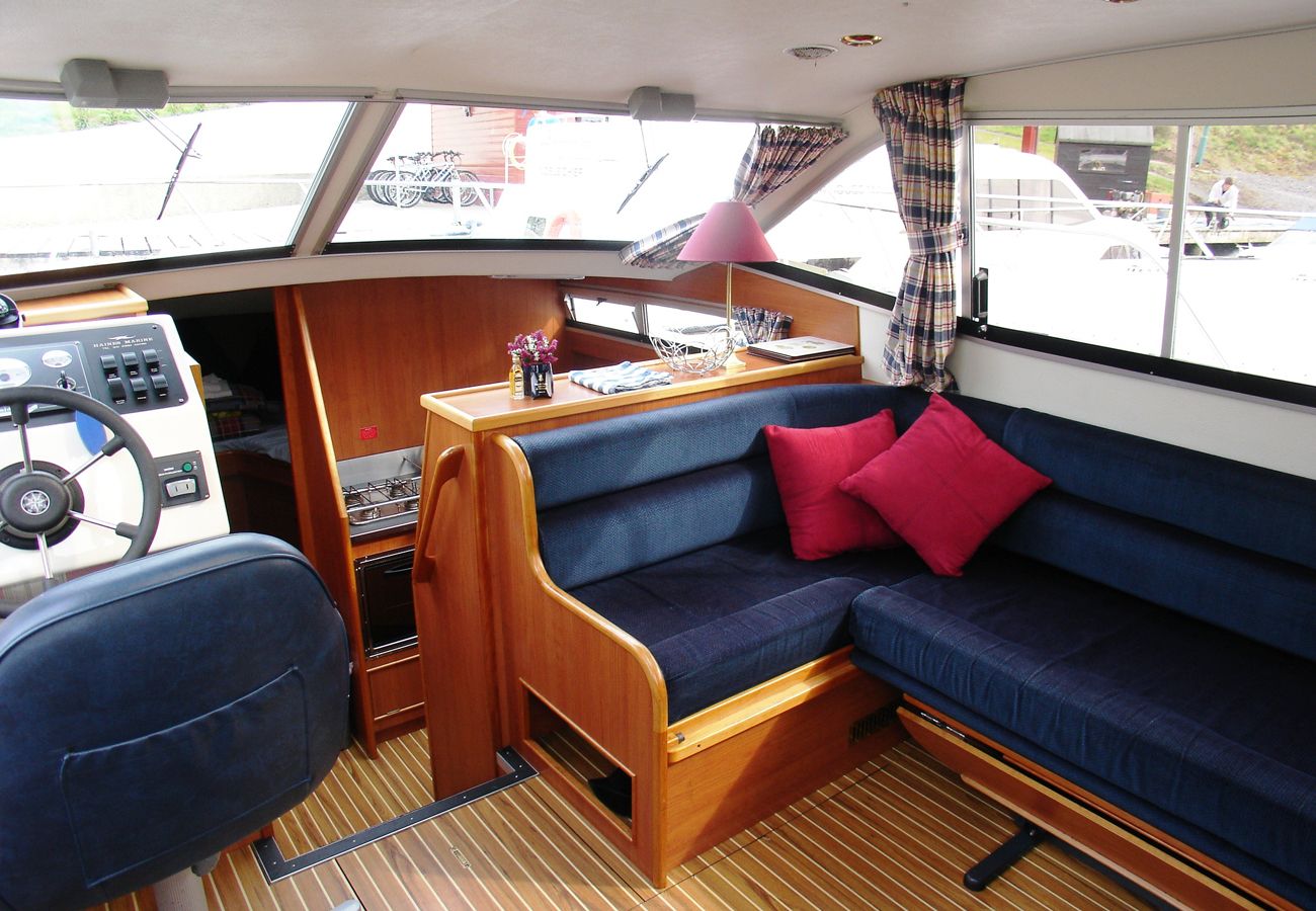 Boating holiday in Northern Ireland Manor Marine Noble Captain 6/8 Berth Lough Erne Co. Fermanagh 	