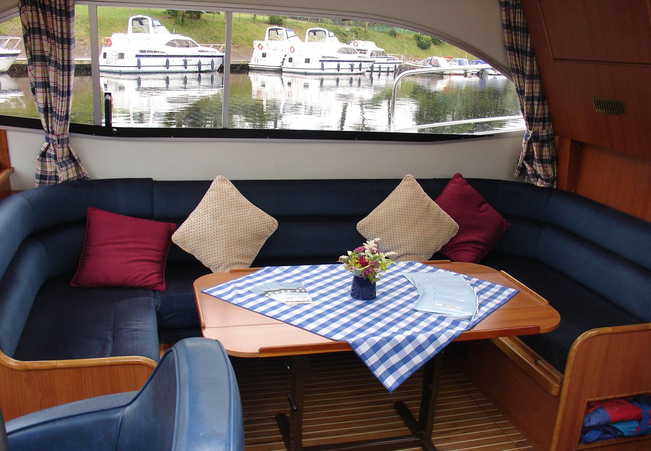 Boating holiday in Northern Ireland Manor Marine Noble Captain 6/8 Berth Lough Erne Co. Fermanagh 	