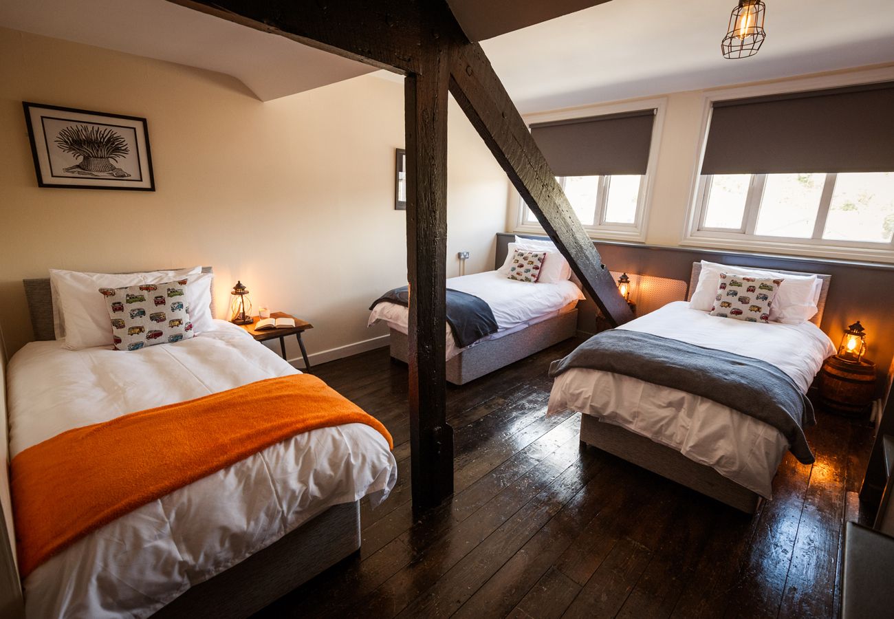 14 Wolfe Tone Square, A Large Self Catering Holiday Home in Bantry, County Cork