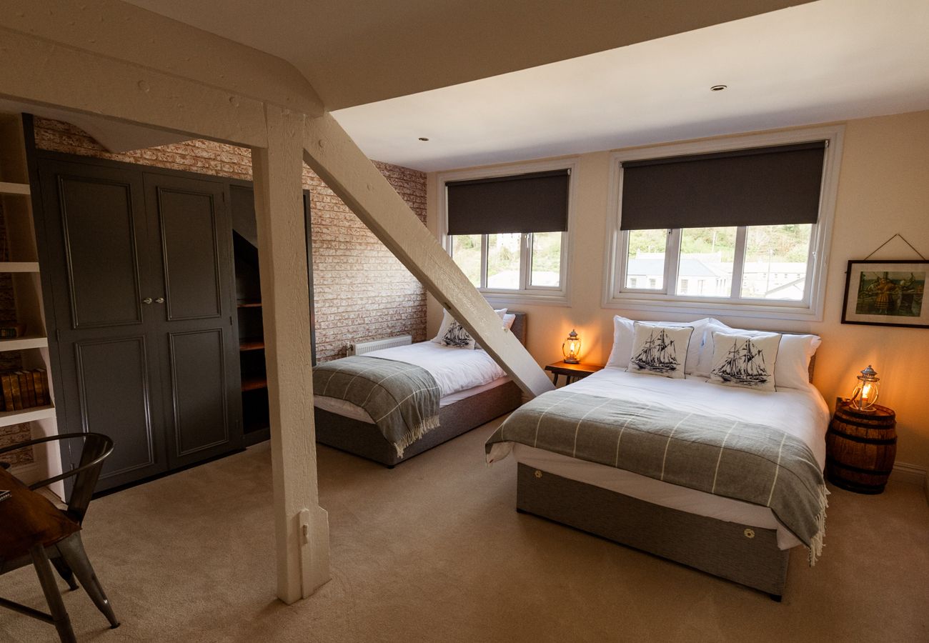14 Wolfe Tone Square, A Large Self Catering Holiday Home in Bantry, County Cork